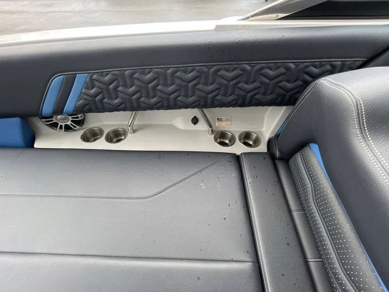 Slide: The Image of Regal LS6 Surf 2024 - 14