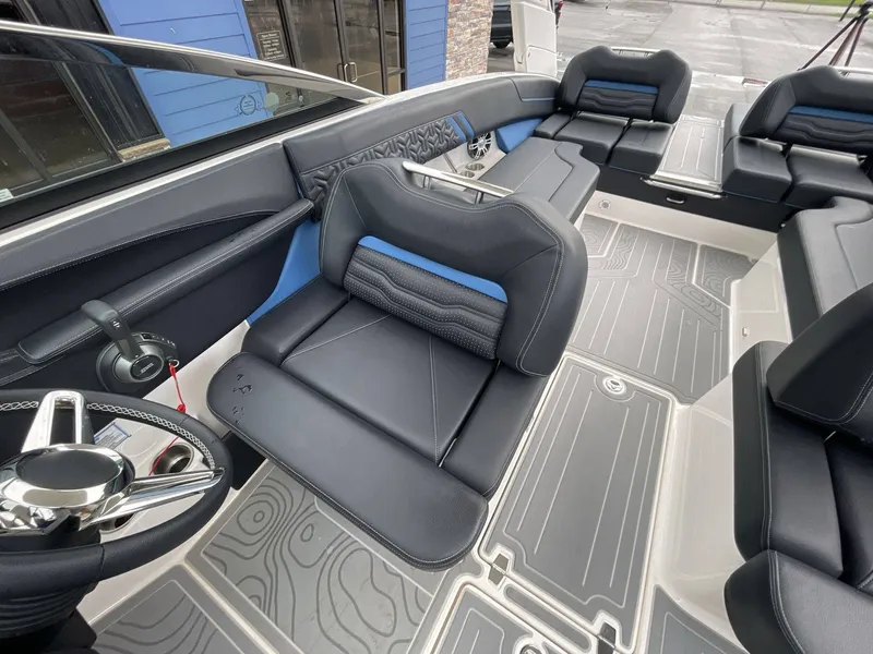 Slide: The Image of Regal LS6 Surf 2024 - 16