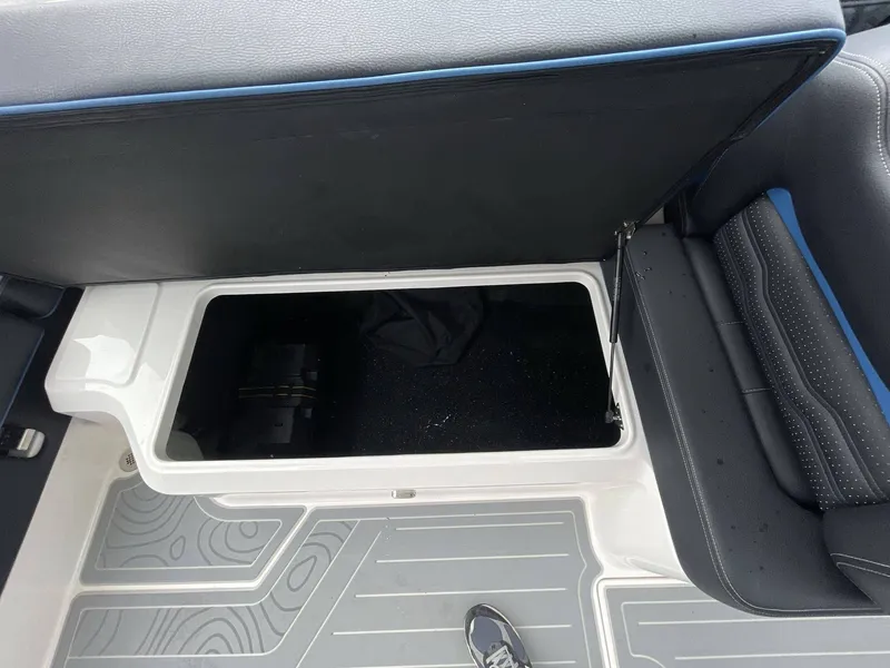 Slide: The Image of Regal LS6 Surf 2024 - 22