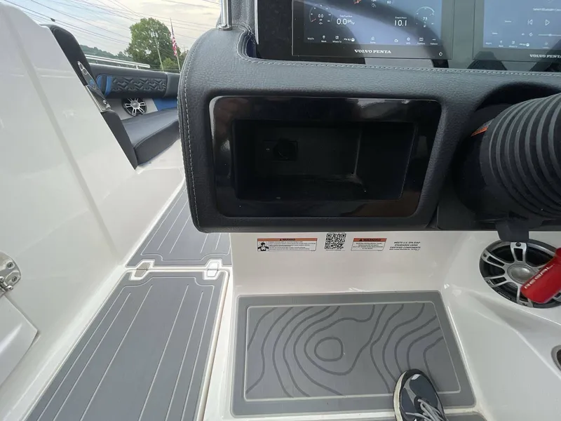 Slide: The Image of Regal LS6 Surf 2024 - 28