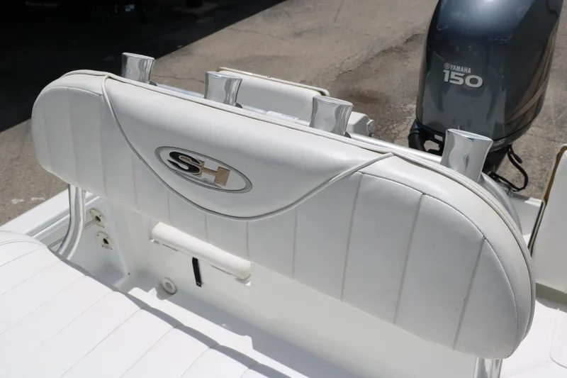 Slide: The Image of White Sea Hunt XP-21 boat seat with Yamaha 150 engine, 2011 model. - 28