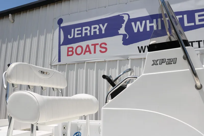 Slide: The Image of 2011 Sea Hunt XP-21 boat at Jerry Whittle Boats dealership. - 35