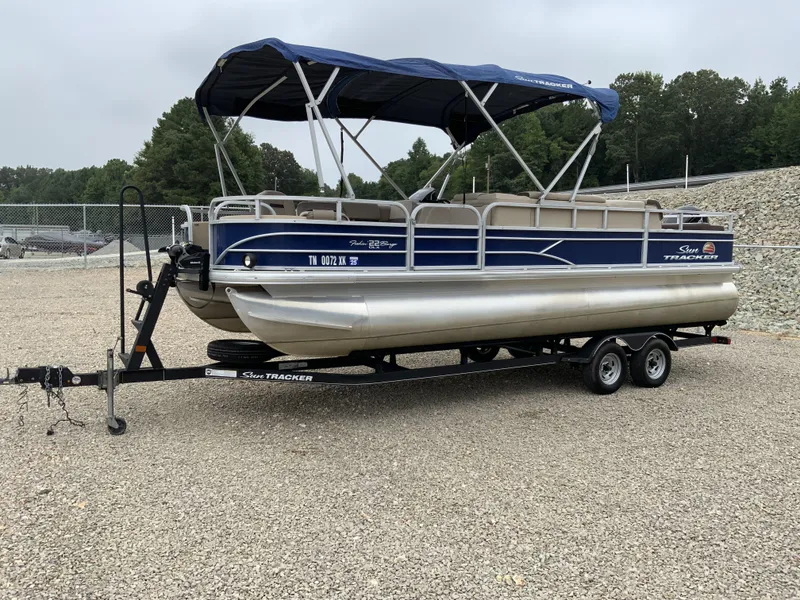 Slide: The Image of Sun Tracker Fishin' Barge 22 DLX 2018 - 12