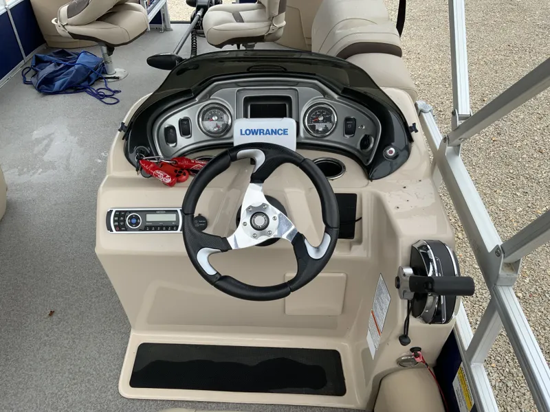 Slide: The Image of Sun Tracker Fishin' Barge 22 DLX 2018 - 3