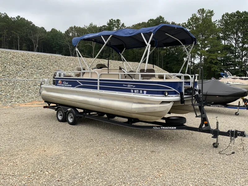 Slide: The Image of Sun Tracker Fishin' Barge 22 DLX 2018 - 6