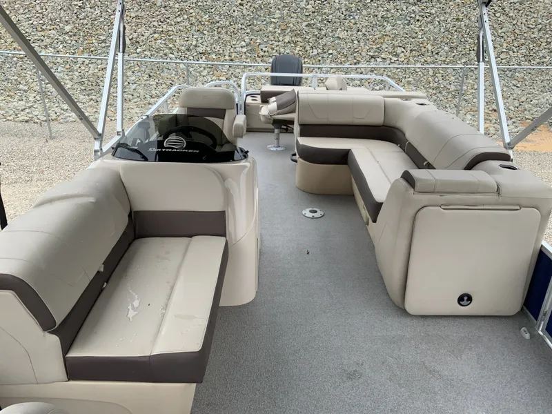 Slide: The Image of Sun Tracker Fishin' Barge 22 DLX 2018 - 8