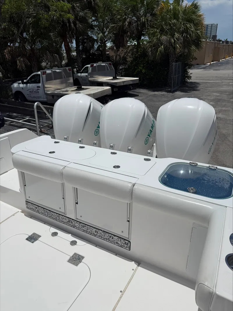 Slide: The Image of Everglades 355 Center Console 2019 - 5