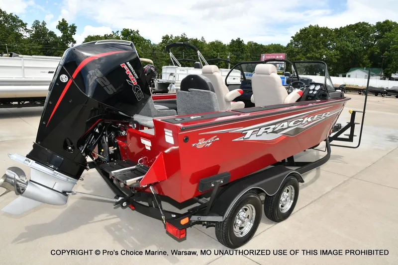 Slide: The Image of Tracker Targa V-19 Combo w/225HP Pro-XS 2023 - 16
