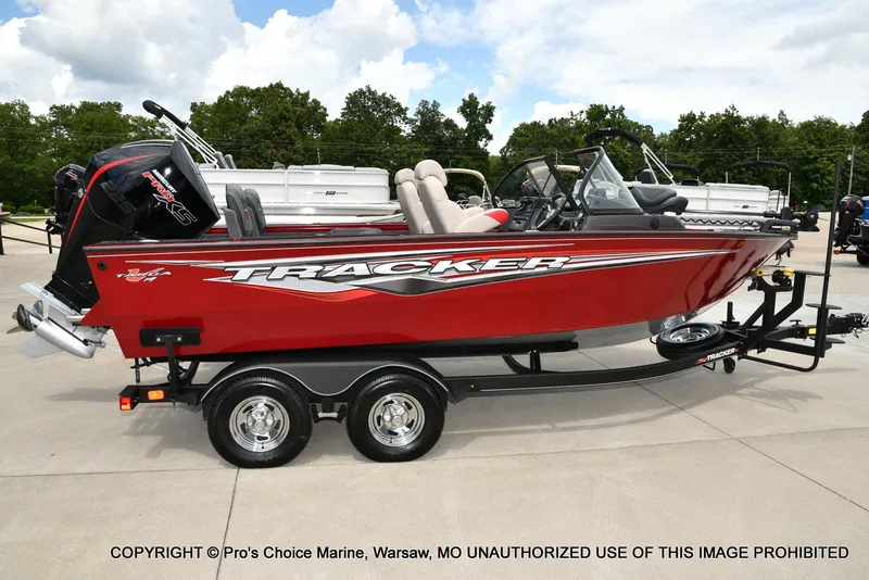 Slide: The Image of Tracker Targa V-19 Combo w/225HP Pro-XS 2023 - 18