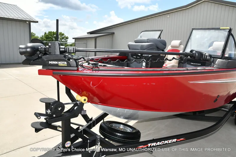 Slide: The Image of Tracker Targa V-19 Combo w/225HP Pro-XS 2023 - 27