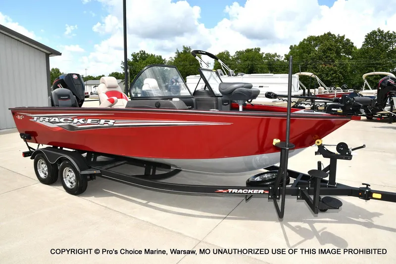 Slide: The Image of Tracker Targa V-19 Combo w/225HP Pro-XS 2023 - 93