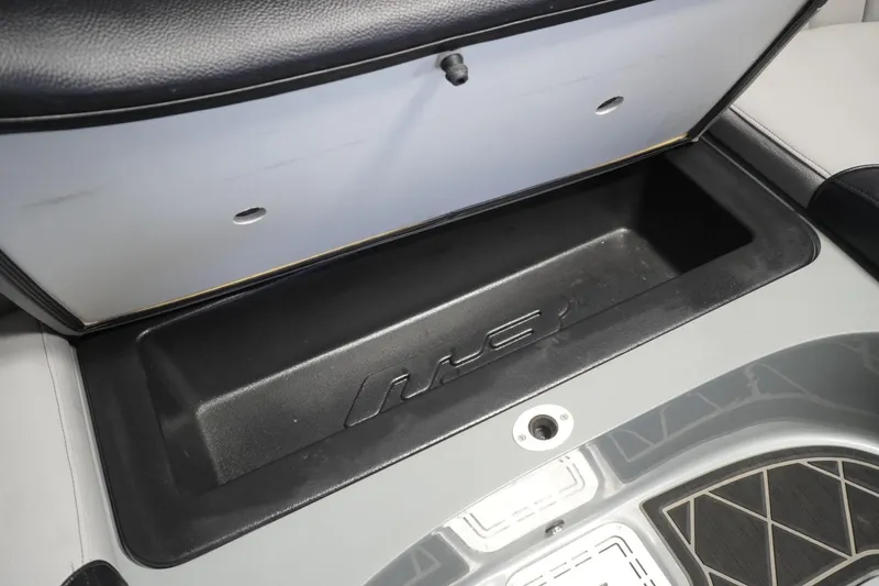 Slide: The Image of MB B52 23 Classic 2024 - 51