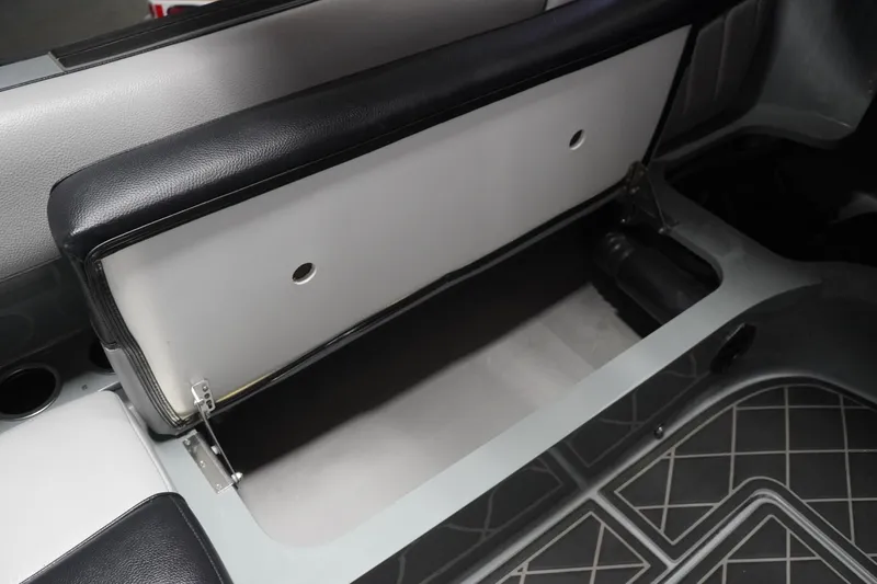 Slide: The Image of MB B52 23 Classic 2024 - 52