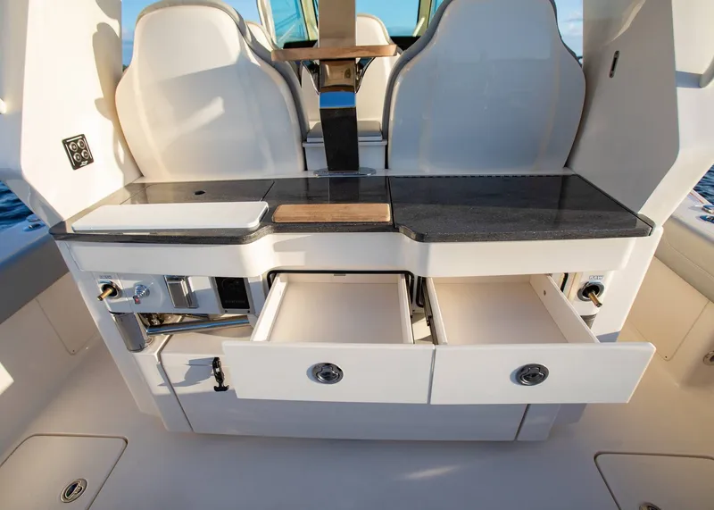 Slide: The Image of Scout 425 LXF 2026 - 12