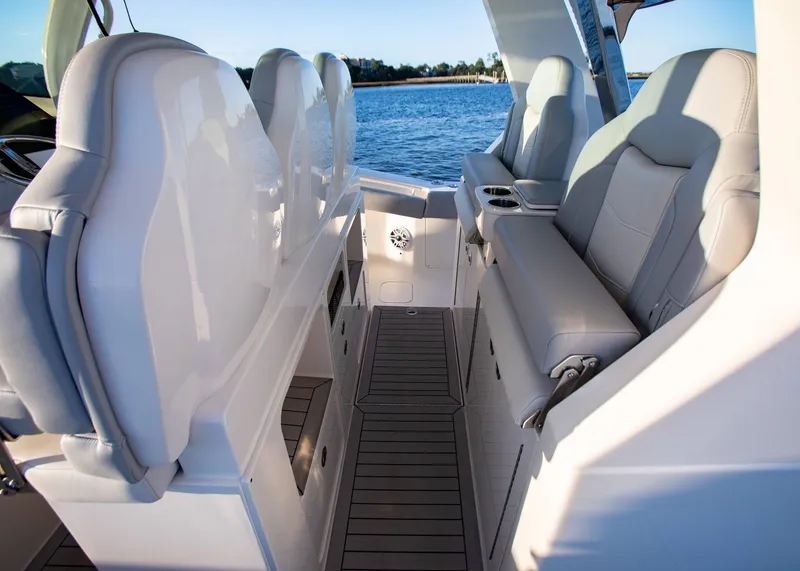 Slide: The Image of Scout 425 LXF 2026 - 13