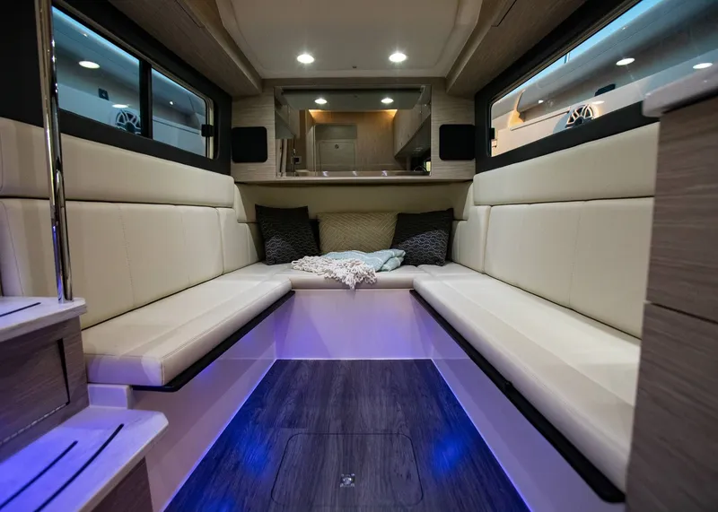 Slide: The Image of Scout 425 LXF 2026 - 23