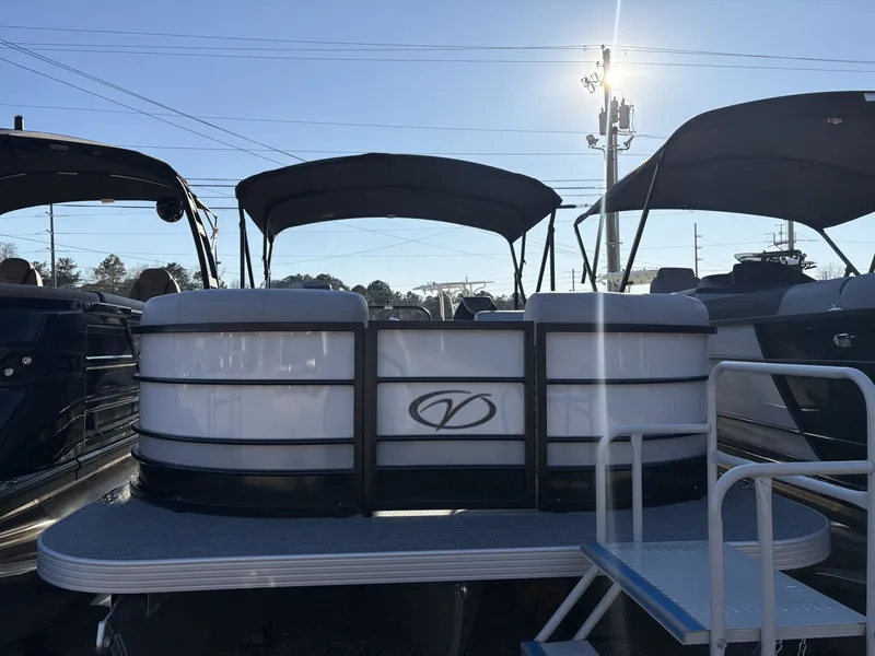 Slide: The Image of Veranda Vista Series VS22RC 2025 - 1