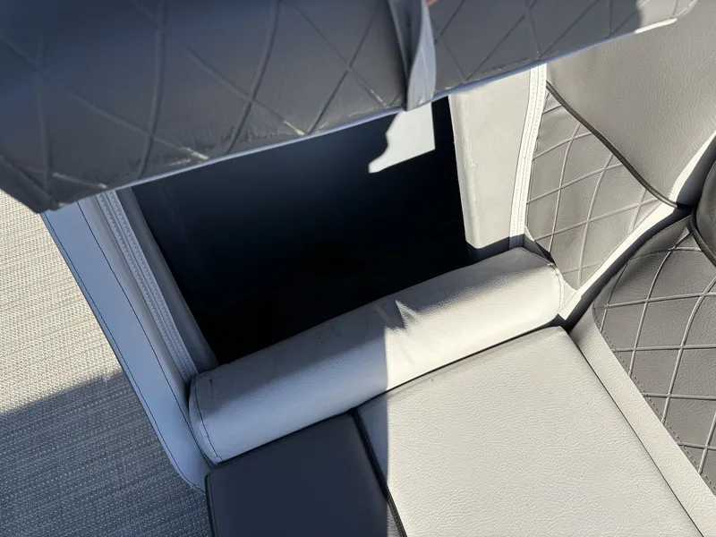 Slide: The Image of Veranda Vista Series VS22RC 2025 - 18