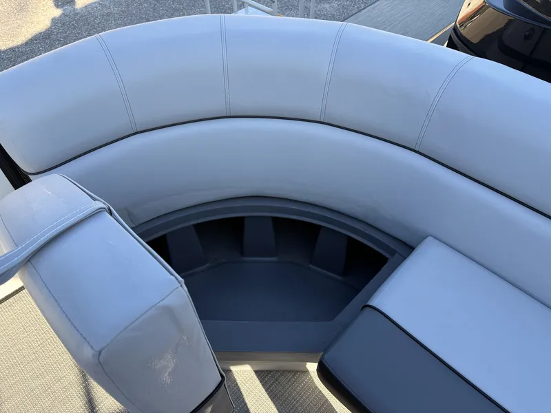 Slide: The Image of Veranda Vista Series VS22RC 2025 - 5