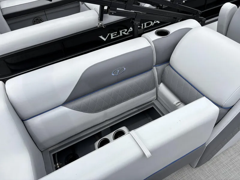 Slide: The Image of Veranda Vista Series VS22RC 200HP 2025 - 15