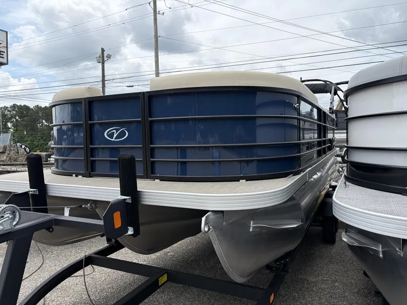 Slide: The Image of Veranda Vista View Series VV22 TRITOON 150HP 2025 - 2