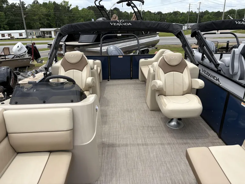 Slide: The Image of Veranda Vista View Series VV22 TRITOON 150HP 2025 - 3