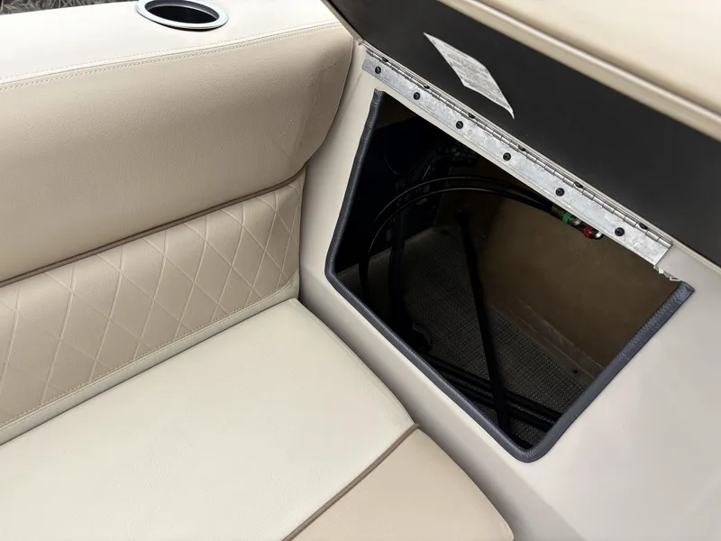 Slide: The Image of Veranda Vista View Series VV22 TRITOON 150HP 2025 - 9