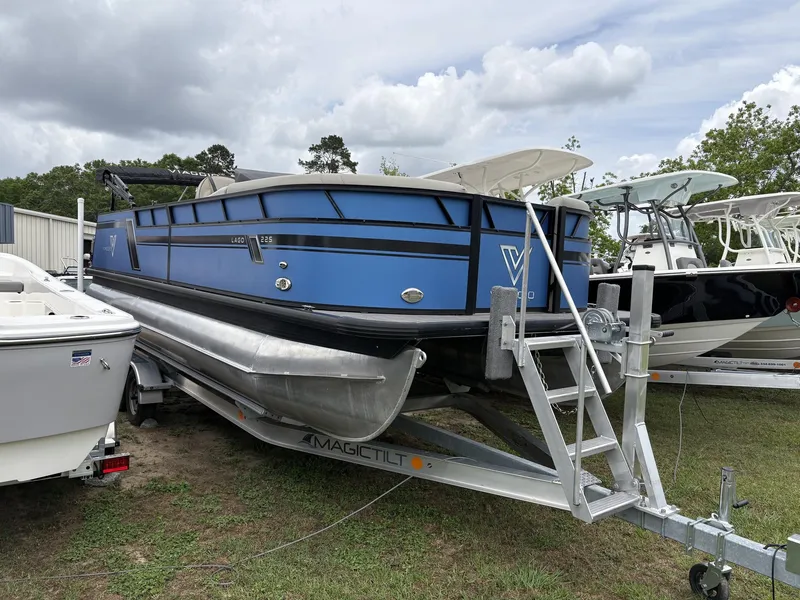 Slide: The Image of Viaggio Lago V L22S 2022 - 1