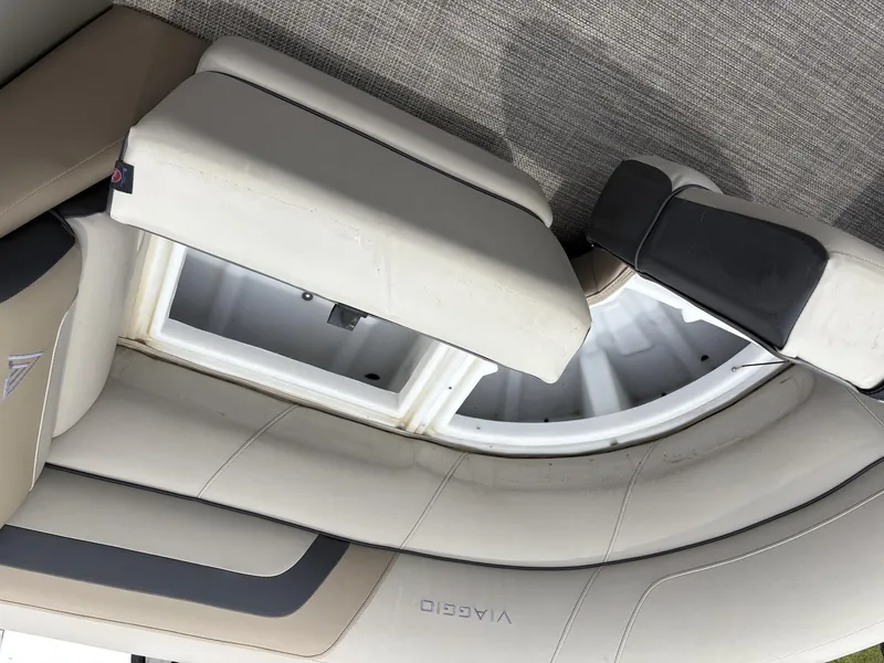 Slide: The Image of Viaggio Lago V L22S 2022 - 10