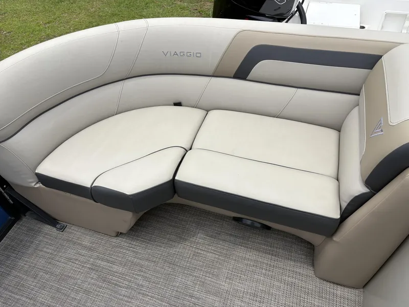 Slide: The Image of Viaggio Lago V L22S 2022 - 9