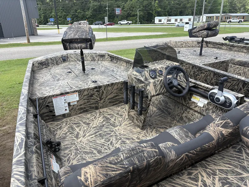 Slide: The Image of Lund 1760 Predator SS 2024 - 13