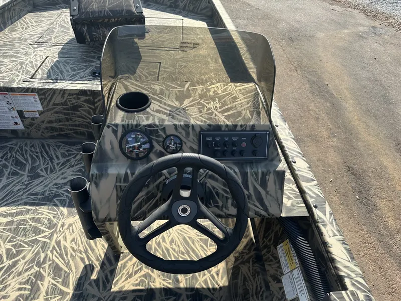 Slide: The Image of Lund 1760 Predator SS 2024 - 3