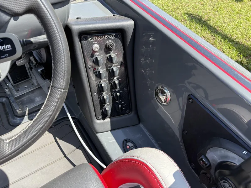 Slide: The Image of Phoenix Bass Boat 920 Elite 2023 - 12