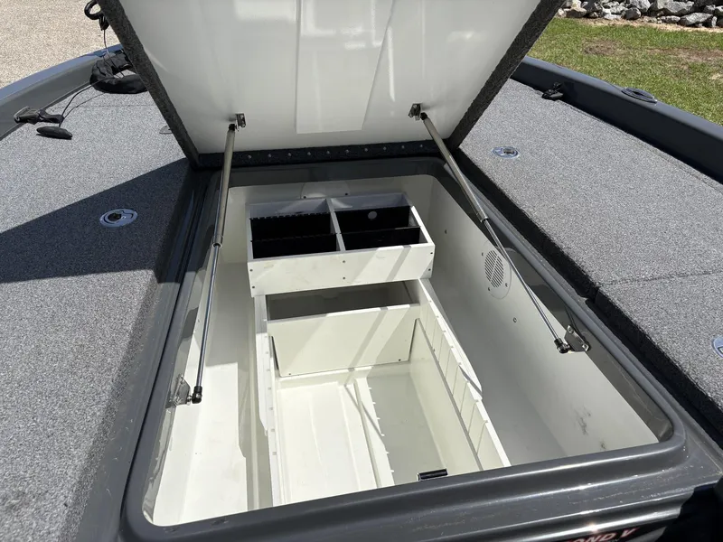 Slide: The Image of Phoenix Bass Boat 920 Elite 2023 - 16