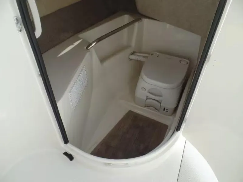 Slide: The Image of Stingray 214 LR 2019 - 12