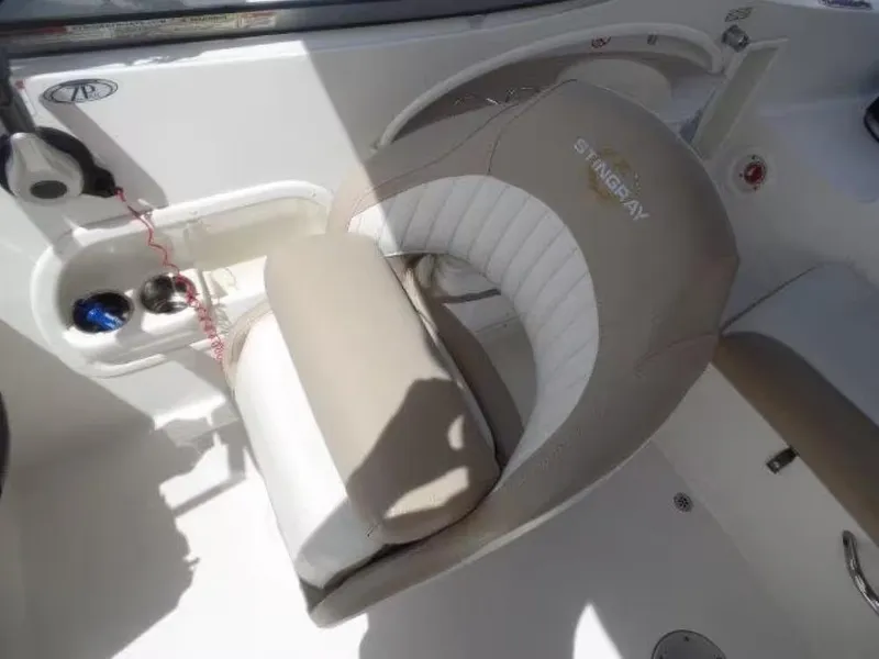 Slide: The Image of Stingray 214 LR 2019 - 6