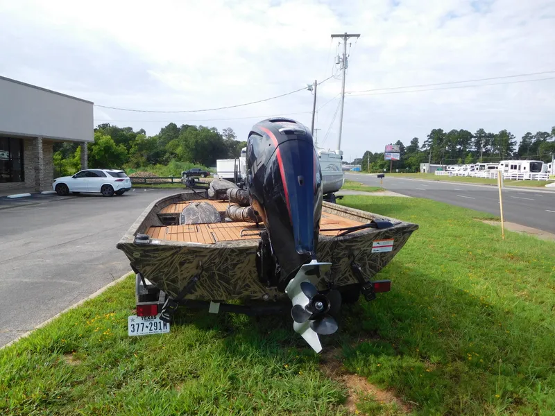 Slide: The Image of Crestliner XF189 2022 - 3