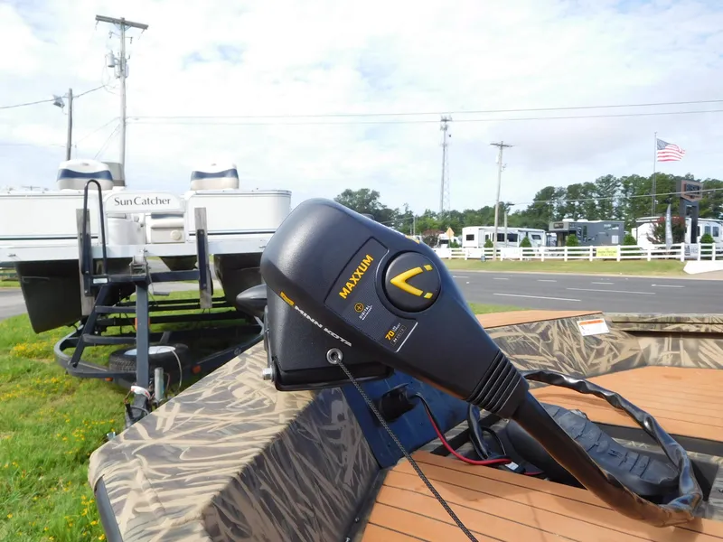 Slide: The Image of Crestliner XF189 2022 - 5