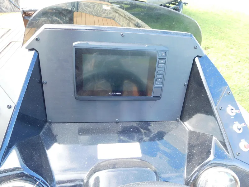 Slide: The Image of Crestliner XF189 2022 - 6