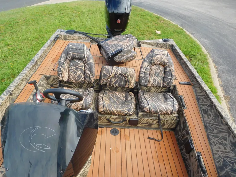 Slide: The Image of Crestliner XF189 2022 - 7