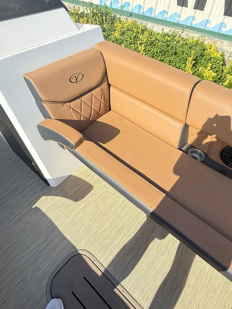 Slide: The Image of Veranda VX25DCVL 2025 - 13