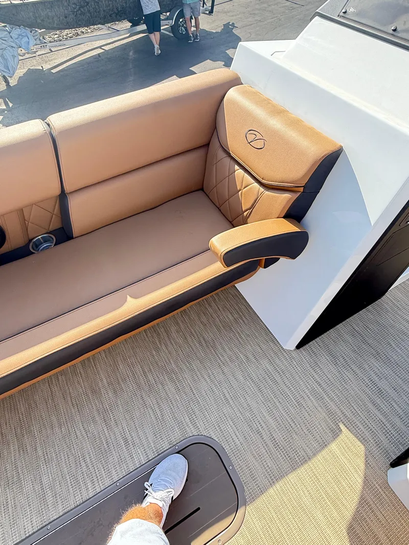 Slide: The Image of Veranda VX25DCVL 2025 - 14