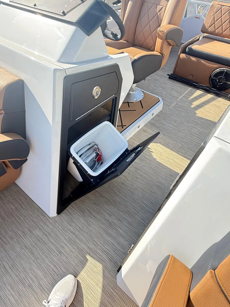 Slide: The Image of Veranda VX25DCVL 2025 - 16