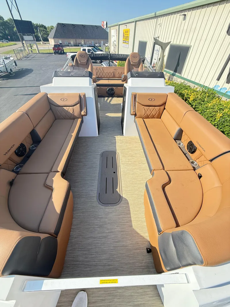 Slide: The Image of Veranda VX25DCVL 2025 - 9