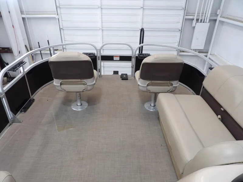 Slide: The Image of Sun Tracker Fishin' Barge 20 DLX 2019 - 24