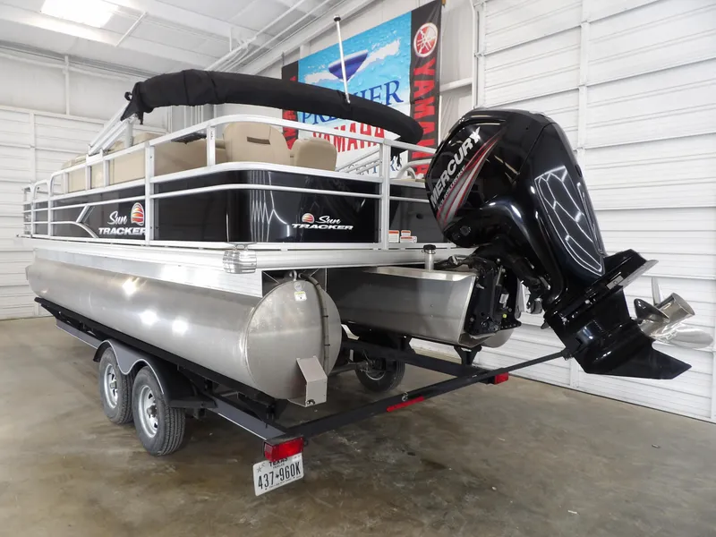 Slide: The Image of Sun Tracker Fishin' Barge 20 DLX 2019 - 5