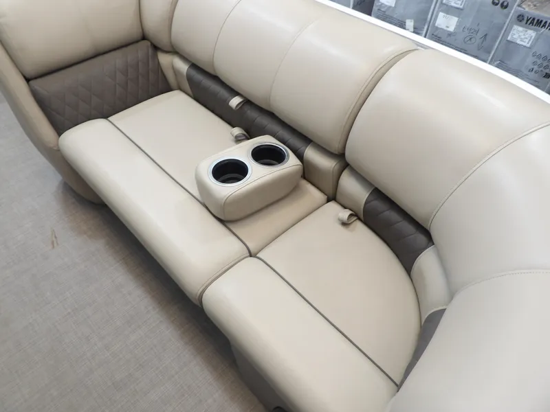 Slide: The Image of Sun Tracker Party Barge 20 DLX 2023 - 10