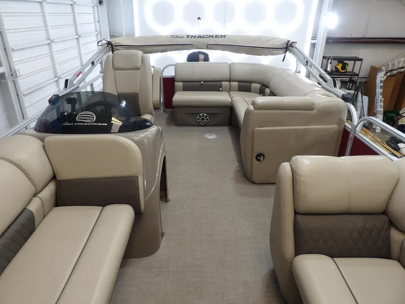 Slide: The Image of Sun Tracker Party Barge 20 DLX 2023 - 12