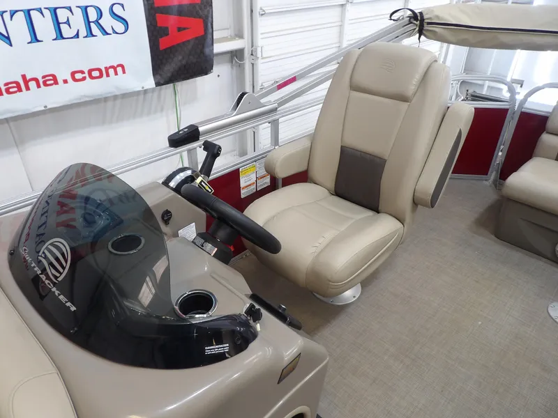 Slide: The Image of Sun Tracker Party Barge 20 DLX 2023 - 18