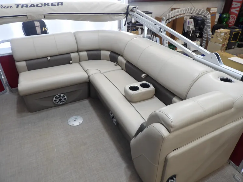 Slide: The Image of Sun Tracker Party Barge 20 DLX 2023 - 19